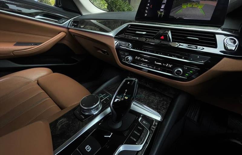 ขายรถเก๋งมือสอง-bmw-บีเอ็มดับบลิว-520d-ห้าสองศูนย์ดี-รถปี2017-รหัส74482-40e4d213.jpg ขายรถเก๋งมือสอง-bmw-บีเอ็มดับบลิว-520d-ห้าสองศูนย์ดี-รถปี2017-รหัส74482-40e4d213.jpg