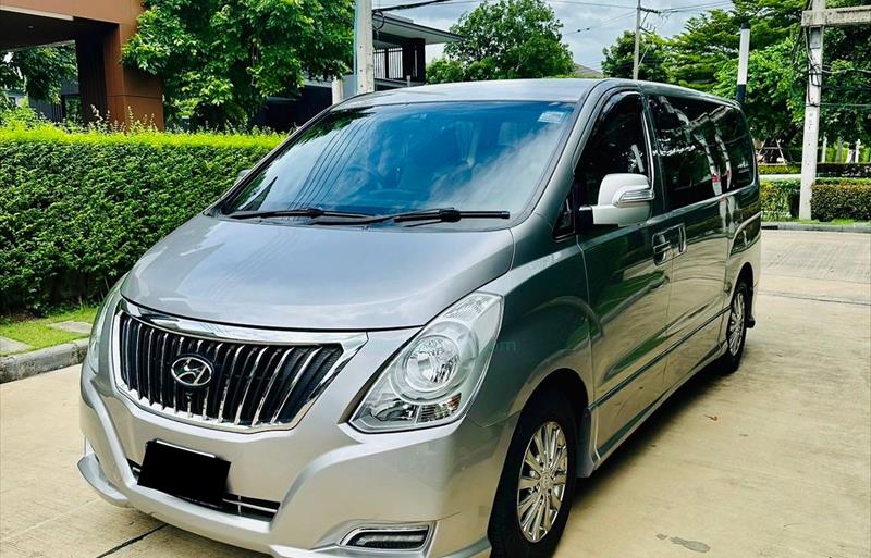 รถตู้มือสอง HYUNDAI H-1 รถปี 2017