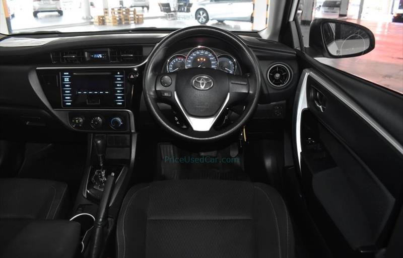 ขายรถเก๋งมือสอง-toyota-โตโยต้า-corolla-โคโรล่า-รถปี2017-รหัส74731-05ca80fd.jpg ขายรถเก๋งมือสอง-toyota-โตโยต้า-corolla-โคโรล่า-รถปี2017-รหัส74731-05ca80fd.jpg