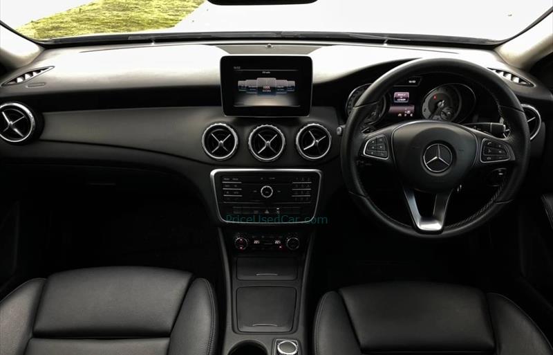 ขายรถ-suv-มือสอง-mercedes-benz-เมอร์เซเดสเบนซ์-gla-200-จีแอลเอ200-รถปี2017-รหัส74800-eaf5811a.jpg ขายรถ-suv-มือสอง-mercedes-benz-เมอร์เซเดสเบนซ์-gla-200-จีแอลเอ200-รถปี2017-รหัส74800-eaf5811a.jpg