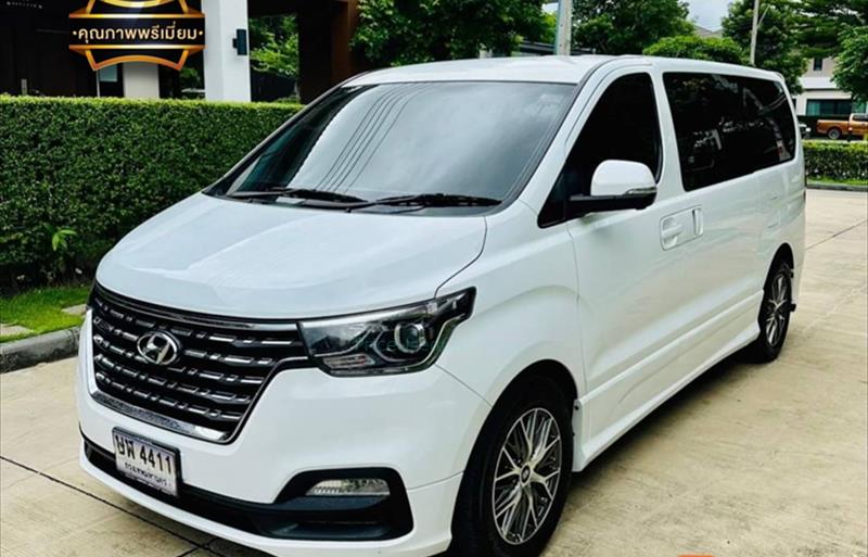 รถตู้มือสอง HYUNDAI GRAND STAREX รถปี 2019