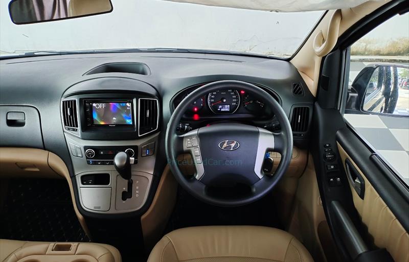 ขายรถตู้มือสอง hyundai h-1 รถปี2017 รหัส 75233 รูปที่6 ขายรถตู้มือสอง hyundai h-1 รถปี2017 รหัส 75233 รูปที่6