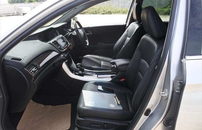 ขายรถเก๋งมือสอง-honda-ฮอนด้า-accord-แอคคอร์ด-รถปี2018-รหัส75247-fe50fbac.jpg ขายรถเก๋งมือสอง-honda-ฮอนด้า-accord-แอคคอร์ด-รถปี2018-รหัส75247-fe50fbac.jpg