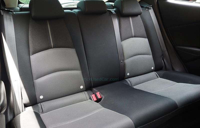 ขายรถเก๋งมือสอง-mazda-มาสด้า-2-สอง-รถปี2017-รหัส75321-0ee47668.jpg ขายรถเก๋งมือสอง-mazda-มาสด้า-2-สอง-รถปี2017-รหัส75321-0ee47668.jpg