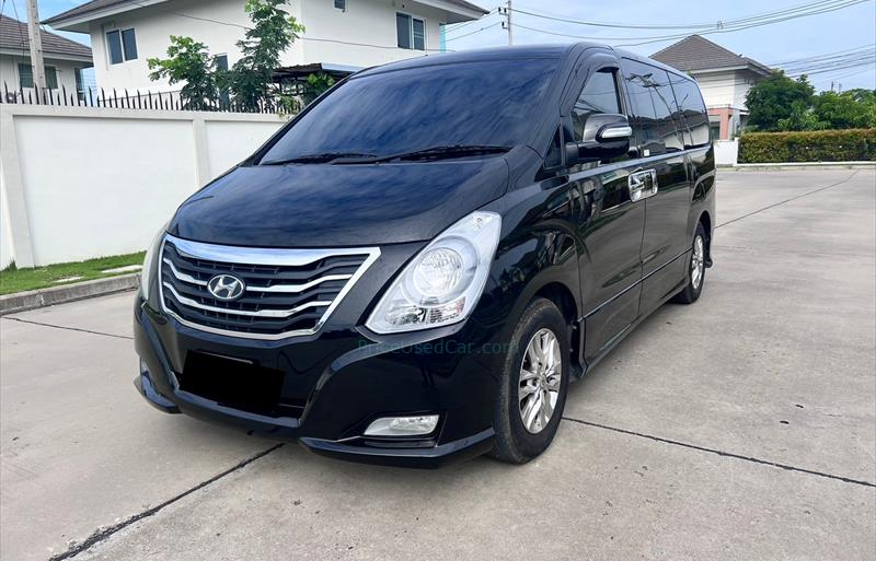 รถตู้มือสอง HYUNDAI H-1 รถปี 2015