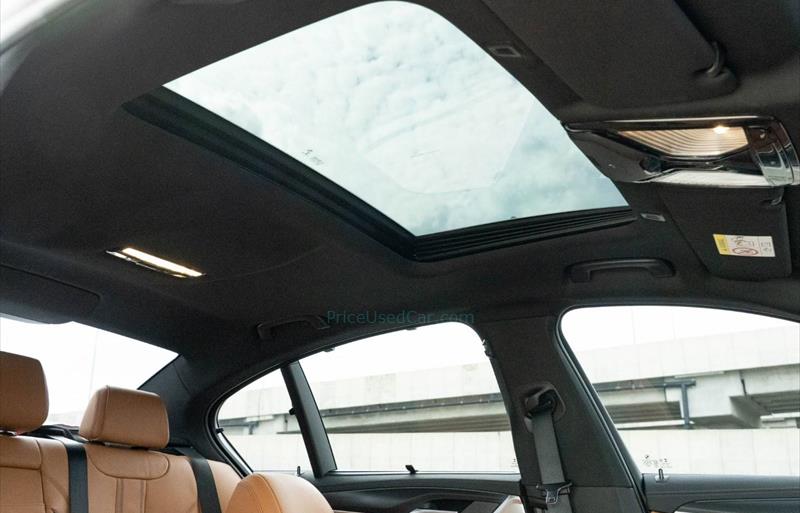 ขายรถเก๋งมือสอง bmw 530i รถปี2021 รหัส 75596 รูปที่10 ขายรถเก๋งมือสอง bmw 530i รถปี2021 รหัส 75596 รูปที่10