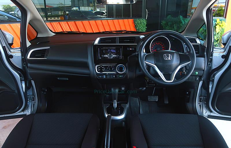 ขายรถเก๋งมือสอง-honda-ฮอนด้า-jazz-แจ๊ส-รถปี2018-รหัส75722-cf590eb0.jpg ขายรถเก๋งมือสอง-honda-ฮอนด้า-jazz-แจ๊ส-รถปี2018-รหัส75722-cf590eb0.jpg