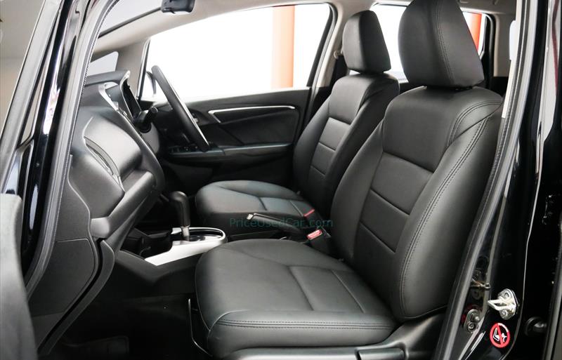 ขายรถเก๋งมือสอง-honda-ฮอนด้า-jazz-แจ๊ส-รถปี2019-รหัส75827-8a821b08.jpg ขายรถเก๋งมือสอง-honda-ฮอนด้า-jazz-แจ๊ส-รถปี2019-รหัส75827-8a821b08.jpg