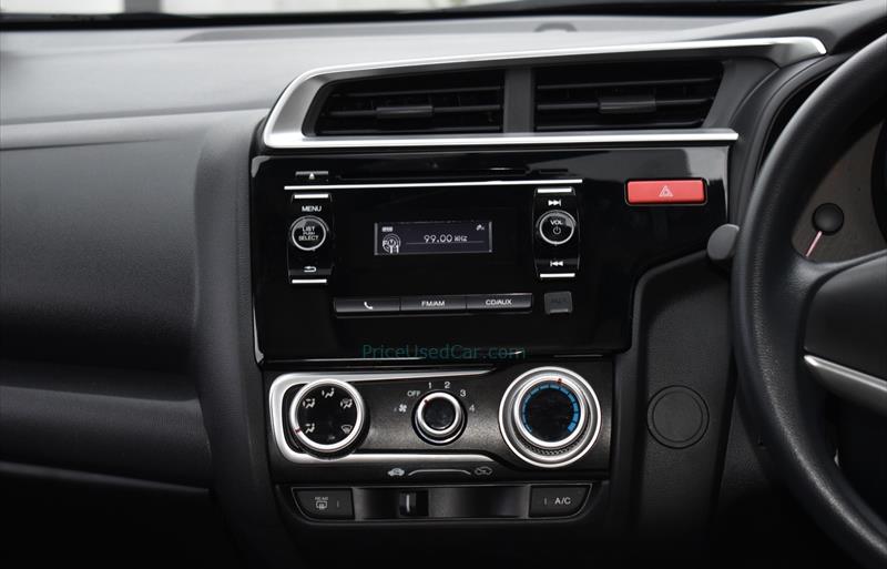 ขายรถเก๋งมือสอง-honda-ฮอนด้า-jazz-แจ๊ส-รถปี2015-รหัส75829-9cf5b51b.jpg ขายรถเก๋งมือสอง-honda-ฮอนด้า-jazz-แจ๊ส-รถปี2015-รหัส75829-9cf5b51b.jpg