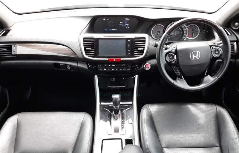 ขายรถเก๋งมือสอง-honda-ฮอนด้า-accord-แอคคอร์ด-รถปี2018-รหัส76051-14ed5609.jpg ขายรถเก๋งมือสอง-honda-ฮอนด้า-accord-แอคคอร์ด-รถปี2018-รหัส76051-14ed5609.jpg