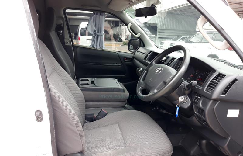 ขายรถตู้มือสอง-toyota-โตโยต้า-commuter-คอมมิวเตอร์-รถปี2015-รหัส76158-310a0073.jpg ขายรถตู้มือสอง-toyota-โตโยต้า-commuter-คอมมิวเตอร์-รถปี2015-รหัส76158-310a0073.jpg