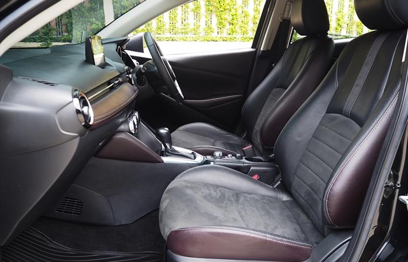ขายรถเก๋งมือสอง-mazda-มาสด้า-2-สอง-รถปี2018-รหัส76623-5ebba029.jpg ขายรถเก๋งมือสอง-mazda-มาสด้า-2-สอง-รถปี2018-รหัส76623-5ebba029.jpg