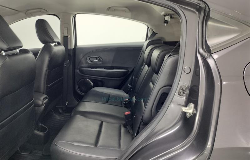ขายรถ-suv-มือสอง-honda-ฮอนด้า-hr-v-เอชอาร์วี-รถปี2018-รหัส76711-421c15fb.jpg ขายรถ-suv-มือสอง-honda-ฮอนด้า-hr-v-เอชอาร์วี-รถปี2018-รหัส76711-421c15fb.jpg