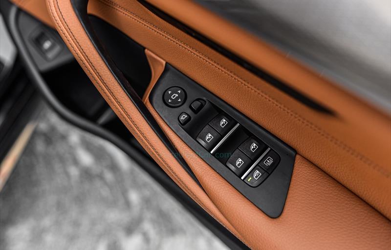 ขายรถเก๋งมือสอง-bmw-บีเอ็มดับบลิว-520d-ห้าสองศูนย์ดี-รถปี2018-รหัส76933-478a72ec.jpg ขายรถเก๋งมือสอง-bmw-บีเอ็มดับบลิว-520d-ห้าสองศูนย์ดี-รถปี2018-รหัส76933-478a72ec.jpg
