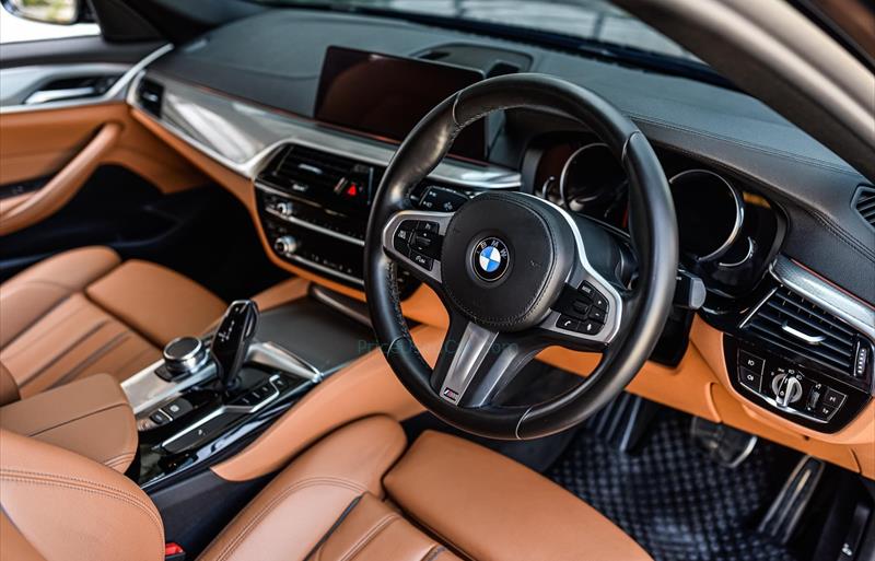 ขายรถเก๋งมือสอง-bmw-บีเอ็มดับบลิว-520d-ห้าสองศูนย์ดี-รถปี2018-รหัส76933-dc6b5948.jpg ขายรถเก๋งมือสอง-bmw-บีเอ็มดับบลิว-520d-ห้าสองศูนย์ดี-รถปี2018-รหัส76933-dc6b5948.jpg