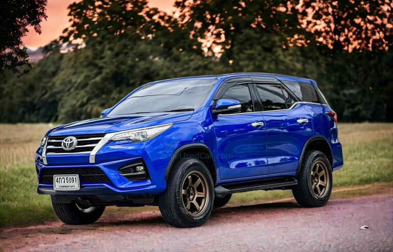 รถ SUV มือสอง  TOYOTA FORTUNER 2.8 V รถปี2015