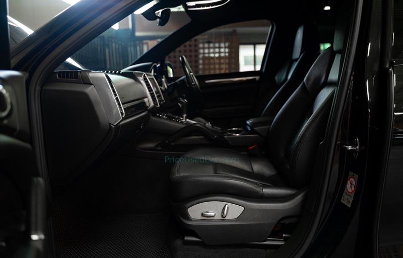 ขายรถ-suv-มือสอง-porsche-ปอร์เช่-cayenne-รถปี2012-รหัส77172-2d37200f.jpg ขายรถ-suv-มือสอง-porsche-ปอร์เช่-cayenne-รถปี2012-รหัส77172-2d37200f.jpg