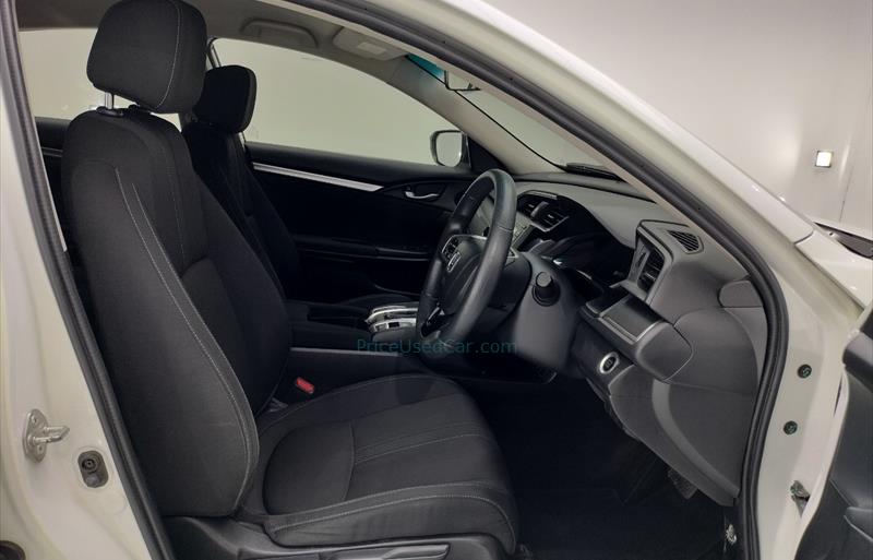 ขายรถเก๋งมือสอง-honda-ฮอนด้า-civic-ซีวิค-รถปี2017-รหัส77422-66a8e8b1.jpg ขายรถเก๋งมือสอง-honda-ฮอนด้า-civic-ซีวิค-รถปี2017-รหัส77422-66a8e8b1.jpg