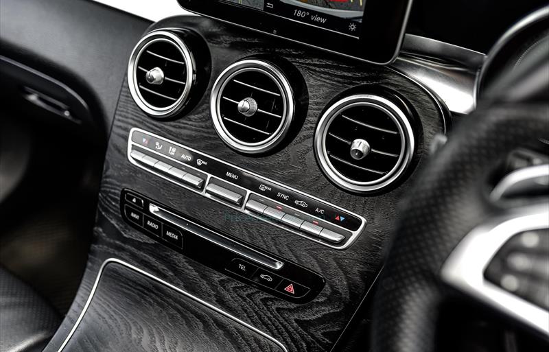 ขายรถเก๋งมือสอง-mercedes-benz-เมอร์เซเดสเบนซ์-glc250-จีแอลซีสองห้าศูนย์-รถปี2018-รหัส77432-2759ed5b.jpg ขายรถเก๋งมือสอง-mercedes-benz-เมอร์เซเดสเบนซ์-glc250-จีแอลซีสองห้าศูนย์-รถปี2018-รหัส77432-2759ed5b.jpg