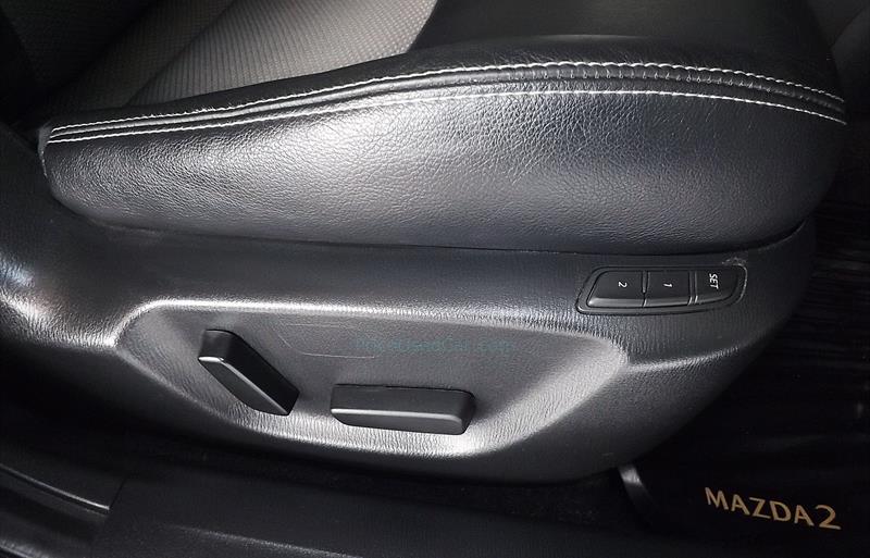 ขายรถเก๋งมือสอง-mazda-มาสด้า-2-สอง-รถปี2022-รหัส77515-3e8140f0.jpg ขายรถเก๋งมือสอง-mazda-มาสด้า-2-สอง-รถปี2022-รหัส77515-3e8140f0.jpg
