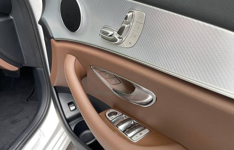 ขายรถเก๋งมือสอง-mercedes-benz-เมอร์เซเดสเบนซ์-e300-อีสามศูนย์ศูนย์-รถปี2023-รหัส78037-2df8924e.jpg ขายรถเก๋งมือสอง-mercedes-benz-เมอร์เซเดสเบนซ์-e300-อีสามศูนย์ศูนย์-รถปี2023-รหัส78037-2df8924e.jpg
