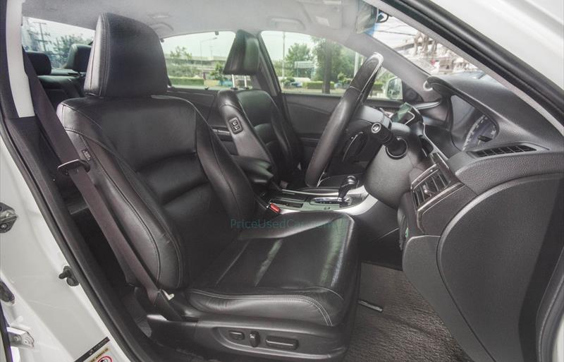 ขายรถเก๋งมือสอง-honda-ฮอนด้า-accord-แอคคอร์ด-รถปี2013-รหัส78127-25cc17b9.jpg ขายรถเก๋งมือสอง-honda-ฮอนด้า-accord-แอคคอร์ด-รถปี2013-รหัส78127-25cc17b9.jpg