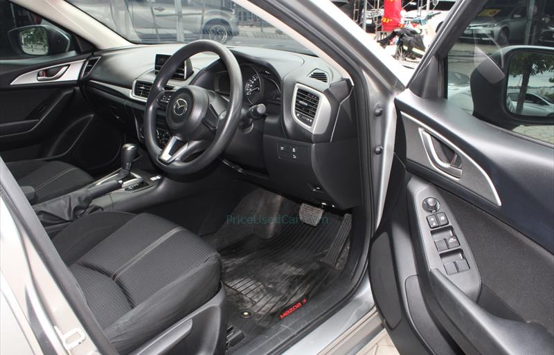 ขายรถเก๋งมือสอง-mazda-มาสด้า-3-สาม-รถปี2018-รหัส78408-bb43eb15.jpg ขายรถเก๋งมือสอง-mazda-มาสด้า-3-สาม-รถปี2018-รหัส78408-bb43eb15.jpg