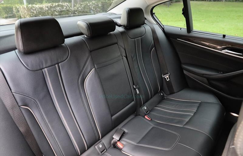 ขายรถเก๋งมือสอง-bmw-บีเอ็มดับบลิว-520d-ห้าสองศูนย์ดี-รถปี2017-รหัส78579-5793a5e7.jpg ขายรถเก๋งมือสอง-bmw-บีเอ็มดับบลิว-520d-ห้าสองศูนย์ดี-รถปี2017-รหัส78579-5793a5e7.jpg
