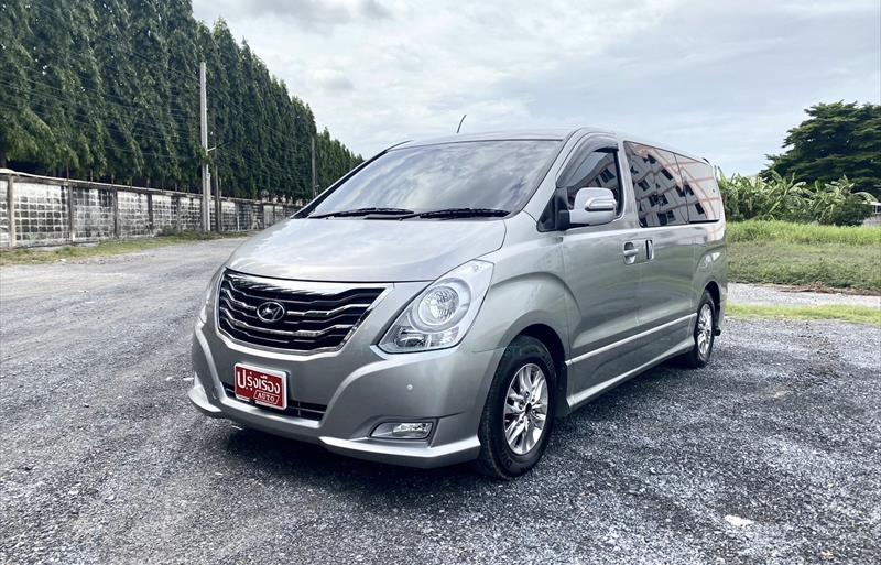 รถตู้มือสอง HYUNDAI H-1 รถปี 2015