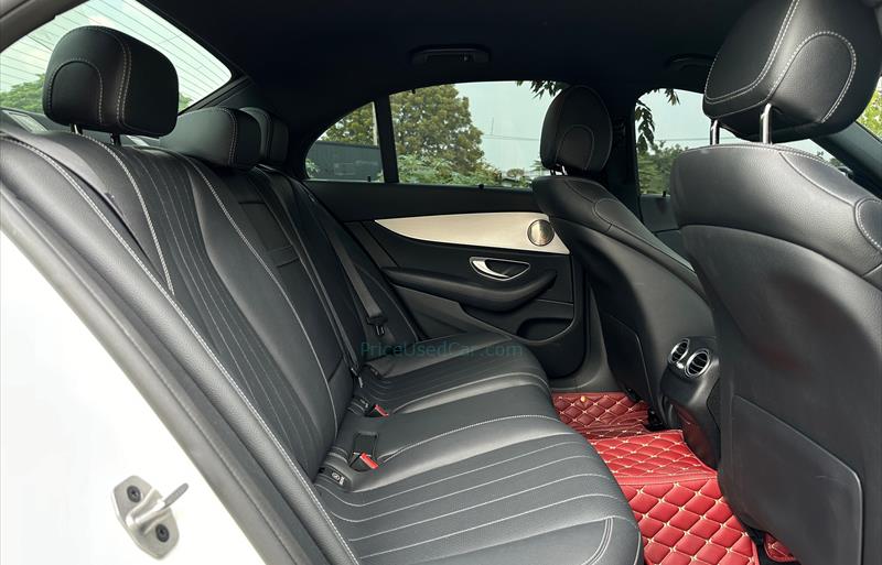 ขายรถเก๋งมือสอง-mercedes-benz-เมอร์เซเดสเบนซ์-e220-รถปี2021-รหัส79819-a44dfd54.jpg ขายรถเก๋งมือสอง-mercedes-benz-เมอร์เซเดสเบนซ์-e220-รถปี2021-รหัส79819-a44dfd54.jpg