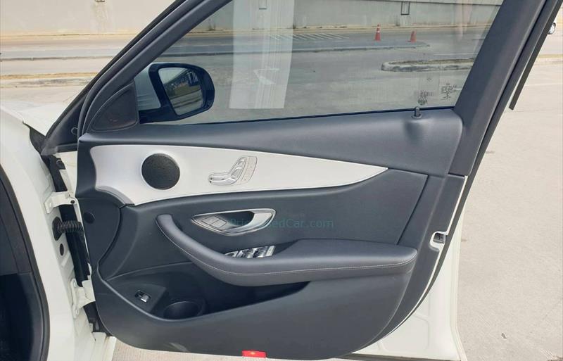 ขายรถเก๋งมือสอง-mercedes-benz-เมอร์เซเดสเบนซ์-e220-รถปี2022-รหัส80106-c2da10b1.jpg ขายรถเก๋งมือสอง-mercedes-benz-เมอร์เซเดสเบนซ์-e220-รถปี2022-รหัส80106-c2da10b1.jpg