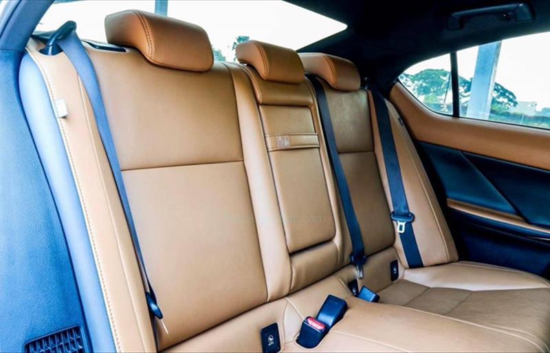 ขายรถเก๋งมือสอง-lexus-เลกซัส-is-300h-รถปี2022-รหัส80170-1ed0b8aa.jpg ขายรถเก๋งมือสอง-lexus-เลกซัส-is-300h-รถปี2022-รหัส80170-1ed0b8aa.jpg