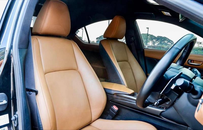 ขายรถเก๋งมือสอง-lexus-เลกซัส-is-300h-รถปี2022-รหัส80170-3aab0a22.jpg ขายรถเก๋งมือสอง-lexus-เลกซัส-is-300h-รถปี2022-รหัส80170-3aab0a22.jpg