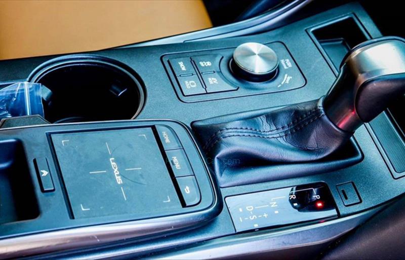 ขายรถเก๋งมือสอง-lexus-เลกซัส-is-300h-รถปี2022-รหัส80170-ae7ccd52.jpg ขายรถเก๋งมือสอง-lexus-เลกซัส-is-300h-รถปี2022-รหัส80170-ae7ccd52.jpg