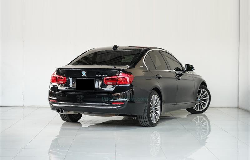 ขายรถเก๋งมือสอง-bmw-บีเอ็มดับบลิว-330e-รถปี2017-รหัส80468-c24d5e4e.jpg ขายรถเก๋งมือสอง-bmw-บีเอ็มดับบลิว-330e-รถปี2017-รหัส80468-c24d5e4e.jpg