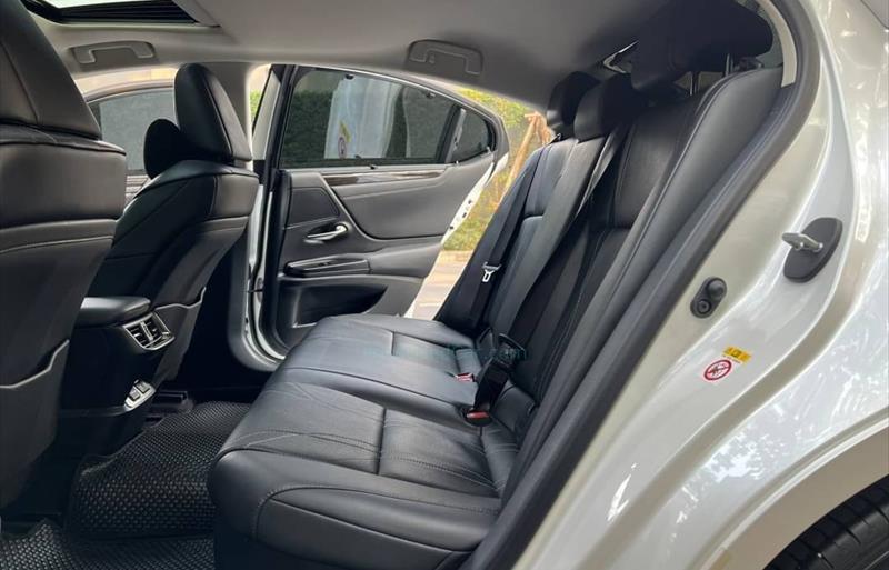 ขายรถเก๋งมือสอง-lexus-เลกซัส-es300h-รถปี2019-รหัส81167-c7ff365a.jpg ขายรถเก๋งมือสอง-lexus-เลกซัส-es300h-รถปี2019-รหัส81167-c7ff365a.jpg
