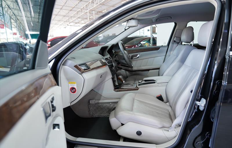 ขายรถเก๋งมือสอง-mercedes-benz-เมอร์เซเดสเบนซ์-e200-cgi-รถปี2012-รหัส81367-b953dce5.jpg ขายรถเก๋งมือสอง-mercedes-benz-เมอร์เซเดสเบนซ์-e200-cgi-รถปี2012-รหัส81367-b953dce5.jpg
