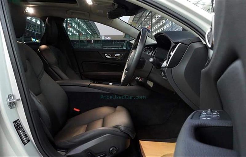 ขายรถเก๋งมือสอง-volvo-วอลโว่-v60-รถปี2021-รหัส81453-7ae2d377.jpg ขายรถเก๋งมือสอง-volvo-วอลโว่-v60-รถปี2021-รหัส81453-7ae2d377.jpg