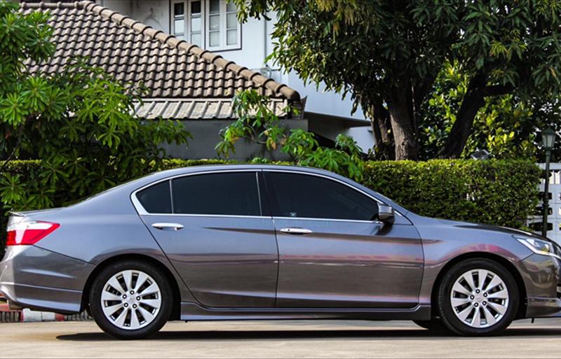 ขายรถเก๋งมือสอง honda accord รถปี2014 รหัส 81516 รูปที่4