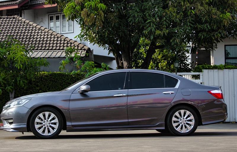 ขายรถเก๋งมือสอง honda accord รถปี2014 รหัส 81516 รูปที่5