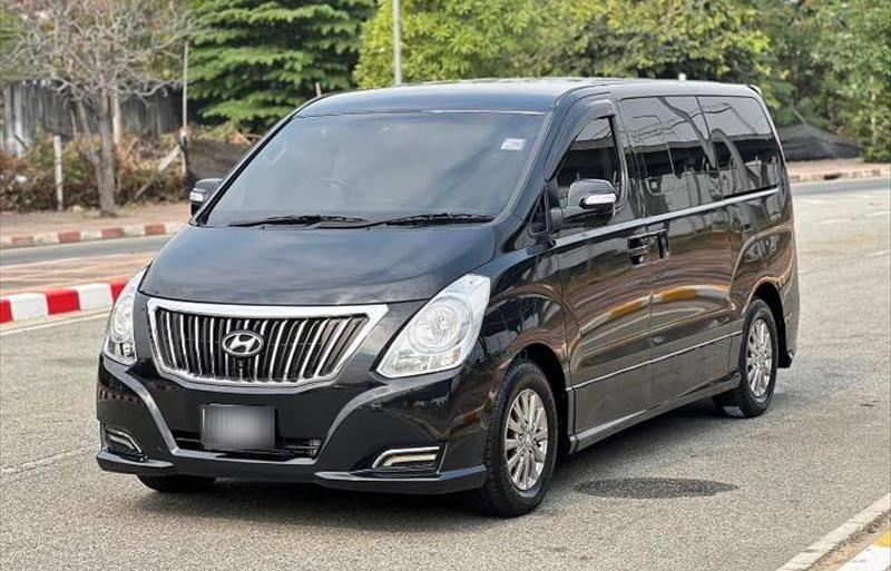 รถตู้มือสอง HYUNDAI H-1 รถปี 2017