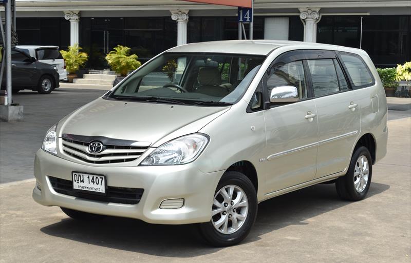 รถตู้มือสอง TOYOTA INNOVA รถปี 2011