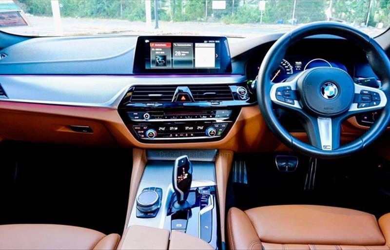 ขายรถเก๋งมือสอง-bmw-บีเอ็มดับบลิว-520d-ห้าสองศูนย์ดี-รถปี2019-รหัส81668-84b634d2.jpg ขายรถเก๋งมือสอง-bmw-บีเอ็มดับบลิว-520d-ห้าสองศูนย์ดี-รถปี2019-รหัส81668-84b634d2.jpg