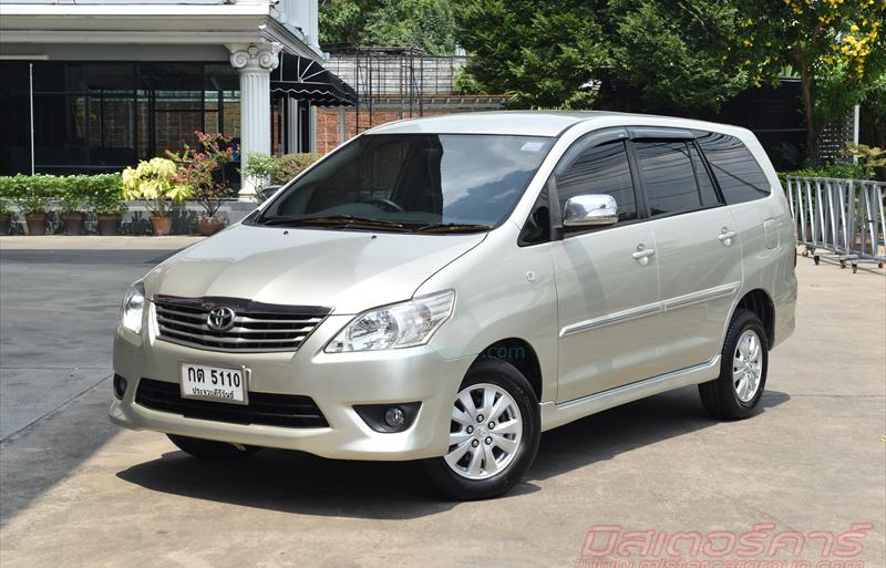 รถตู้มือสอง TOYOTA INNOVA รถปี 2013