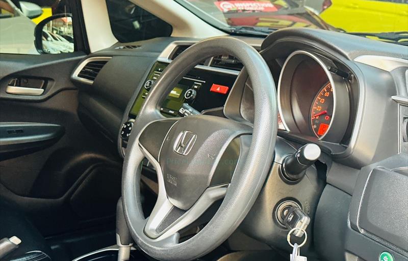 ขายรถเก๋งมือสอง-honda-ฮอนด้า-jazz-แจ๊ส-รถปี2016-รหัส81834-18a78d11.jpg ขายรถเก๋งมือสอง-honda-ฮอนด้า-jazz-แจ๊ส-รถปี2016-รหัส81834-18a78d11.jpg