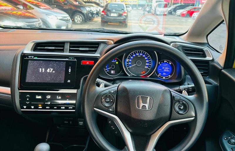 ขายรถเก๋งมือสอง-honda-ฮอนด้า-jazz-แจ๊ส-รถปี2014-รหัส81835-f70dd69e.jpg ขายรถเก๋งมือสอง-honda-ฮอนด้า-jazz-แจ๊ส-รถปี2014-รหัส81835-f70dd69e.jpg