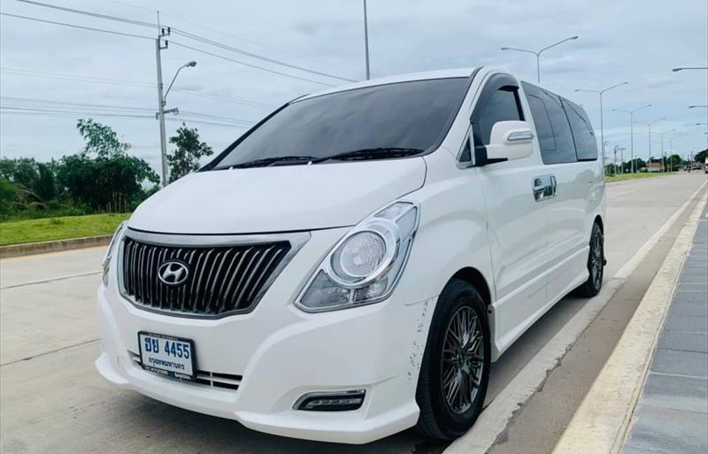 รถตู้มือสอง HYUNDAI H-1 รถปี 2017