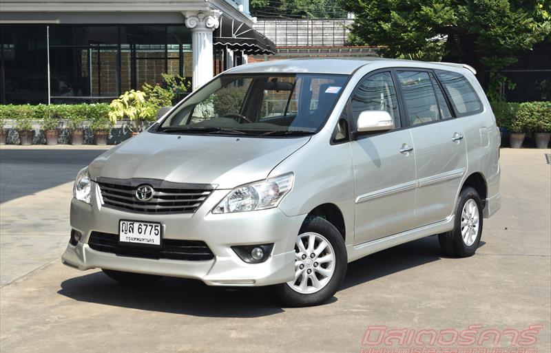 รถตู้มือสอง TOYOTA INNOVA รถปี 2011