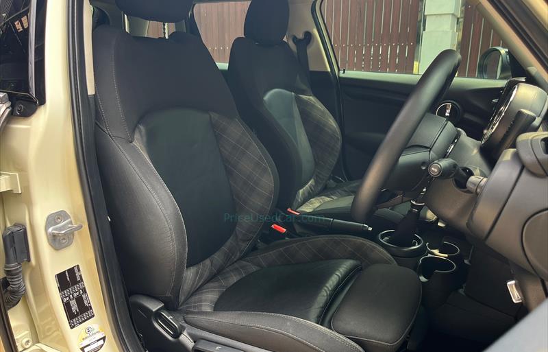 ขายรถเก๋งมือสอง-mini-มินิ-cooper-คูเปอร์-รถปี2015-รหัส81943-068efb3c.jpg ขายรถเก๋งมือสอง-mini-มินิ-cooper-คูเปอร์-รถปี2015-รหัส81943-068efb3c.jpg