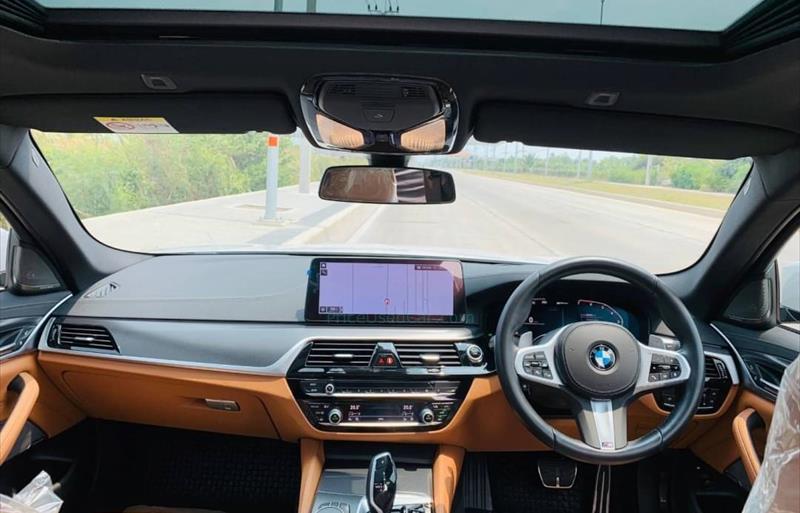 ขายรถเก๋งมือสอง bmw 530i รถปี2022 รหัส 82100 รูปที่6